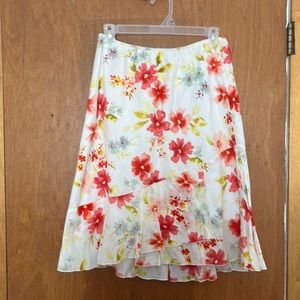 Cute floral midi skirt w/ asymmetrical layering